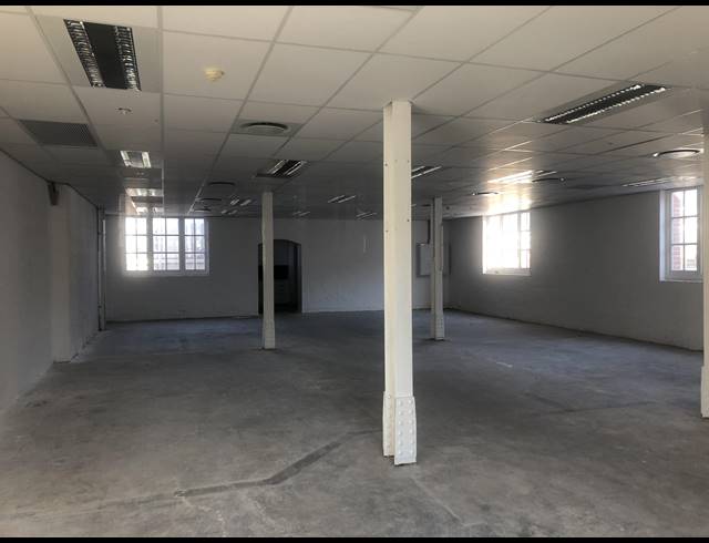 1,538M² OFFICE TO LET IN GARDENS